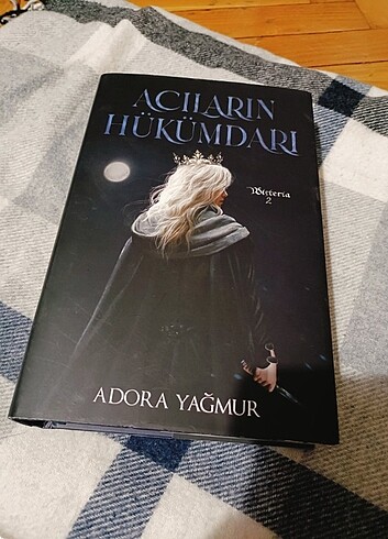 Adora Yağmur Acıların Hükümdarı Ciltli