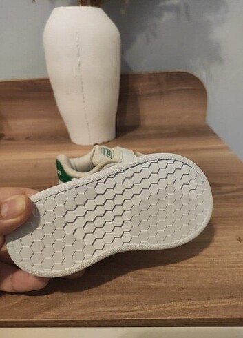 20 Beden Adidas 20 numara 1 kere giyildi sıfır gibi 