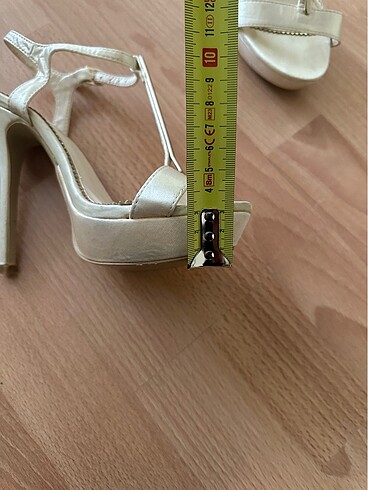İnce topuklu şık ayakkabı - Görsel 3