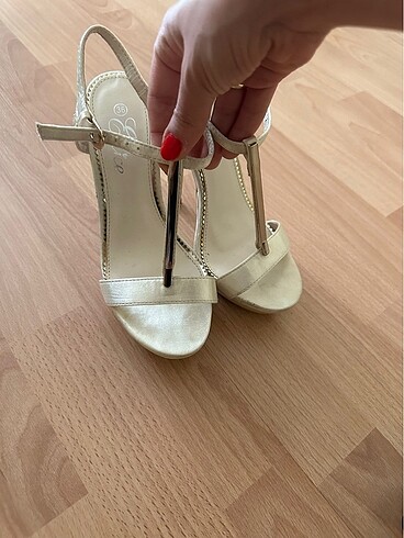 İnce topuklu şık ayakkabı - Görsel 4
