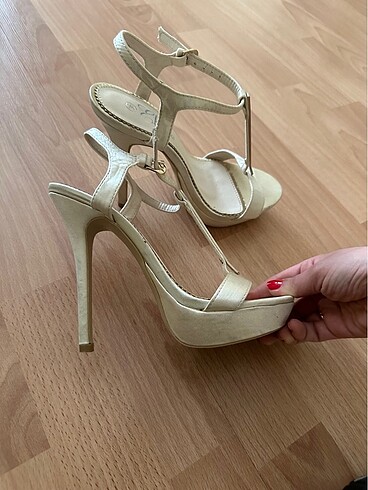 İnce topuklu şık ayakkabı - Görsel 5
