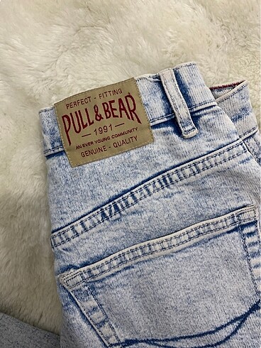 32 Beden mavi Renk Pull and bear buz mavi pantolon