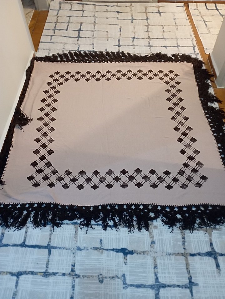 Eskilerden el İşlemeli Masa Örtüsü - Görsel 2