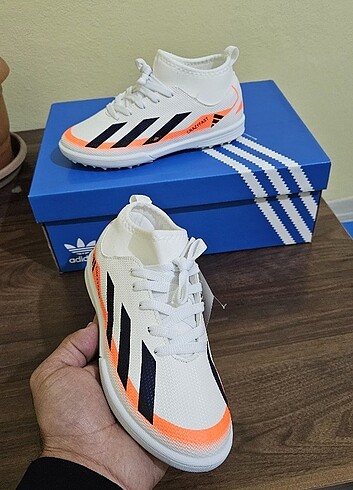 30 Beden Adidas çocuk futbol ayakkabısı 