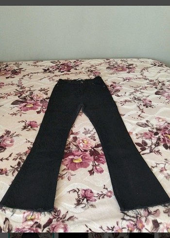 Trendyol & Milla Siyah Denim Bootcut Jean Siklik Ve Rahatlik Bir Arada
