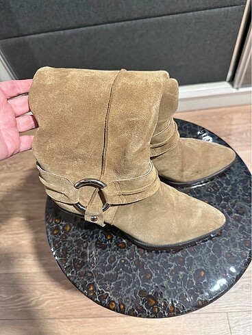 Loieistanbul kısa topuklu camel çizme