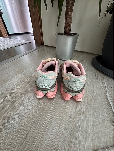 38 Beden ten rengi Renk New balance 9060