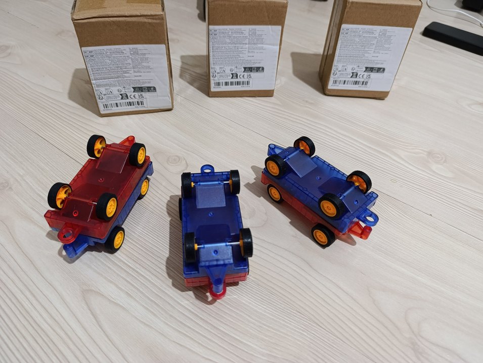 2 Adet Orta Boy Manyetik Araba - Görsel 4