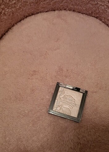 Wet n wild highlighter 