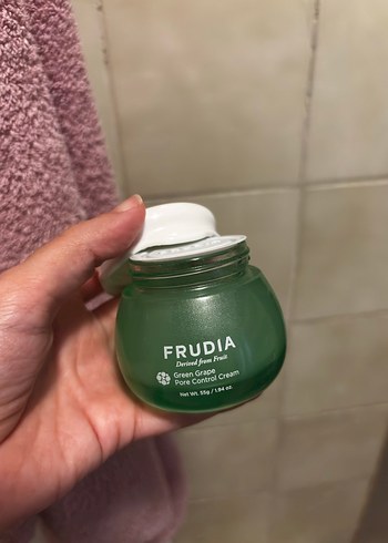 Beden Renk Frudia Yeşil Üzüm Gözenek Kontrol Kremi