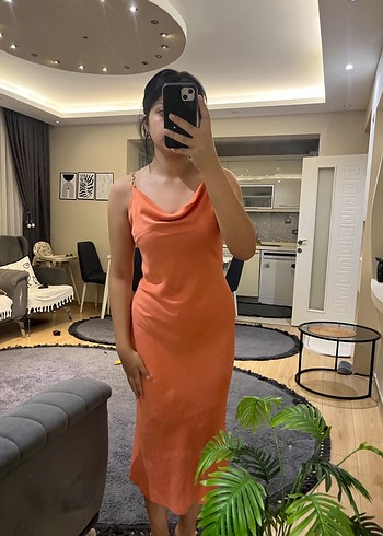 Turuncu Saten Midi V Yaka Elbise