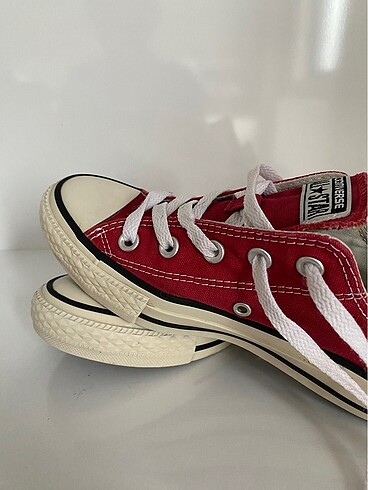 36,5 Beden Kırmızı Converse