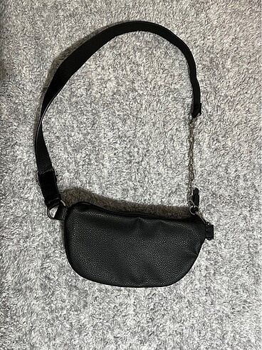 Stradivarius Görselde göründüğü gibidir