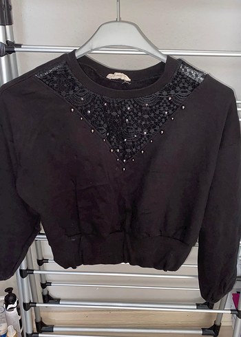 Siyah Payetli Nakışlı Kısa Kadın Sweatshirt