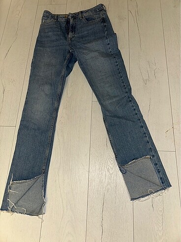 Zara Zara yırtmaçlı jean