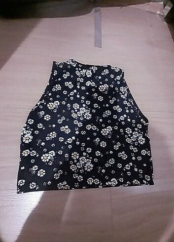 Bershka çiçek desenli üst