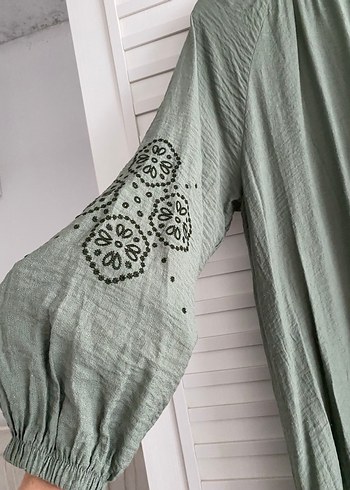 Nakışlı reglan kol keten elbise - Görsel 3