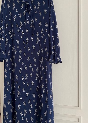 Çiçekli ipek görünümlü Lacivert Elbise - Görsel 6