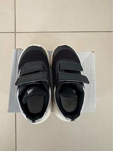 24 Beden siyah Renk Adidas Çocuk Ayakkabı