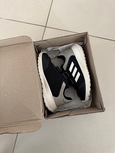 24 Beden Adidas Çocuk Ayakkabı