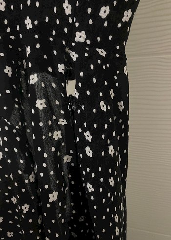 Drapeli Çiçek Desenli Siyah Midi Elbise - Görsel 2