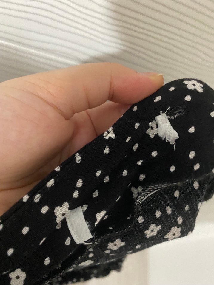 Drapeli Çiçek Desenli Siyah Midi Elbise - Görsel 4