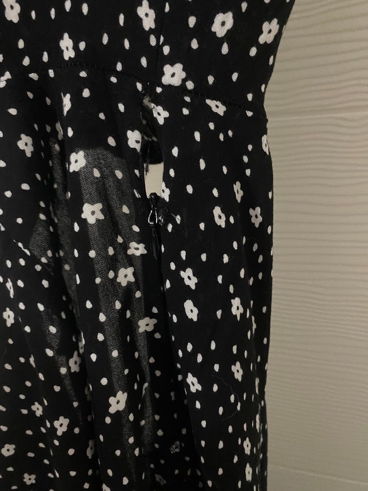 Drapeli Çiçek Desenli Siyah Midi Elbise - Görsel 2