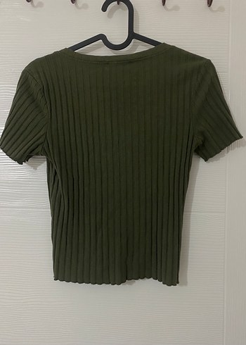 V Yaka Düğmeli Kısa Kollu Haki Bluz - Görsel 3