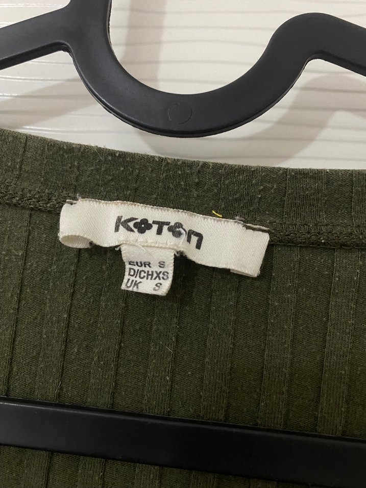 V Yaka Düğmeli Kısa Kollu Haki Bluz - Görsel 2