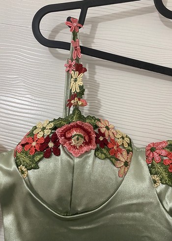 Nakışlı Yeşil İpek Görünümlü Viral Uzun Elbise - Görsel 6