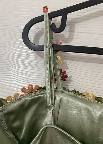 Nakışlı Yeşil İpek Görünümlü Viral Uzun Elbise - Görsel 5