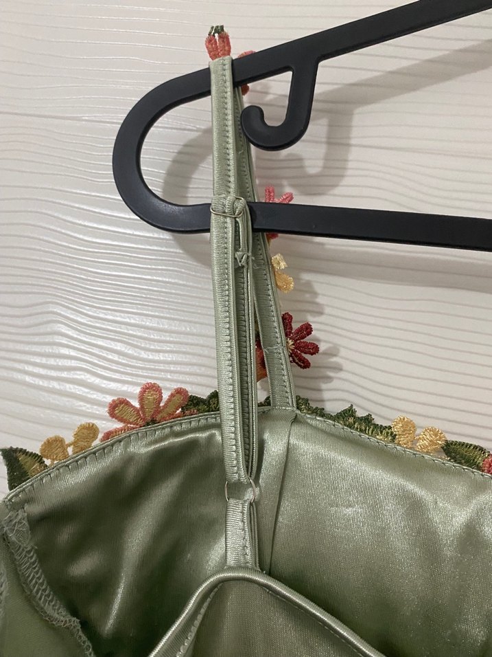 Nakışlı Yeşil İpek Görünümlü Viral Uzun Elbise - Görsel 5