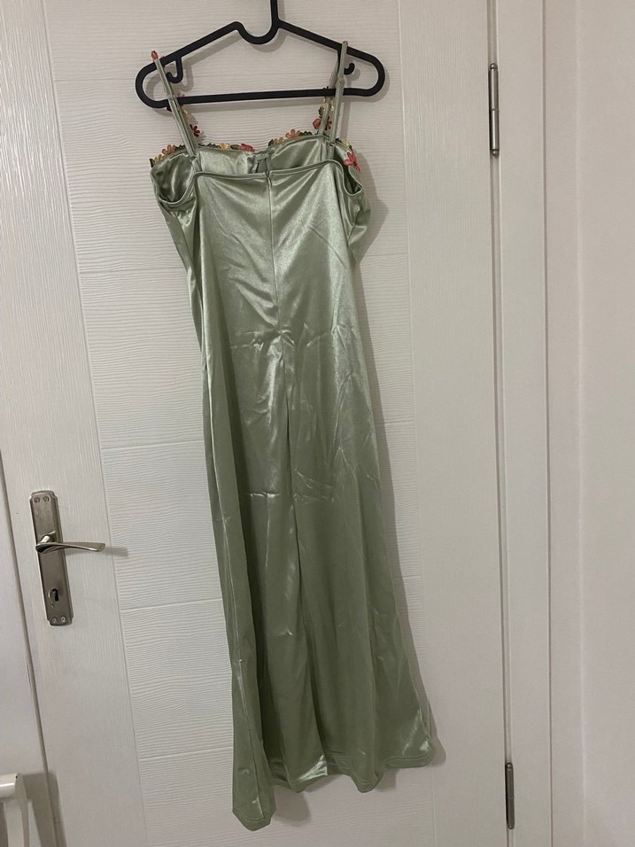 Nakışlı Yeşil İpek Görünümlü Viral Uzun Elbise - Görsel 4