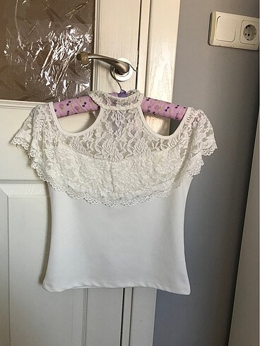 Choker Detaylı Beyaz Dantel Badi