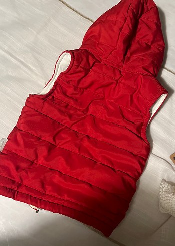 Kız Çocuk Parlak Kırmızı Kapüşonlu Yelek - Görsel 2