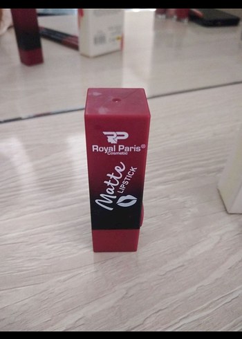 Beden Koyu Kırmızı Ruj ve Dudak Kalemleri Seti