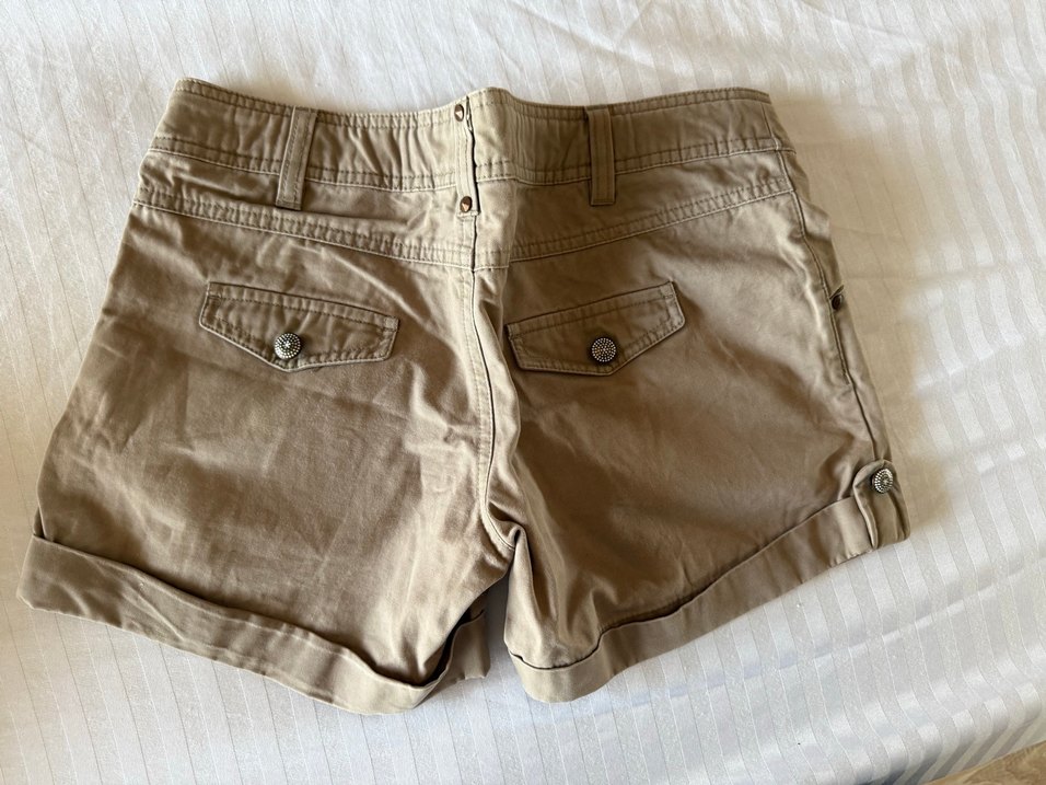 Bej Düğmeli Mini Keten Şort - Görsel 2