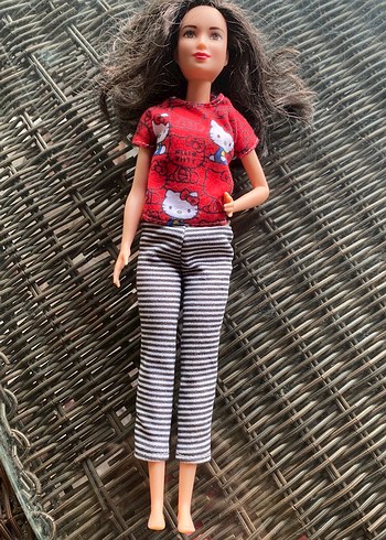 Gri Çizgili Pantolonlu Bebek barbie