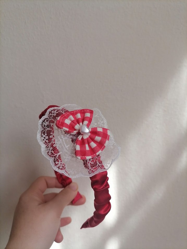 Dantel ve Fiyonklu Kırmızı taç - Görsel 2