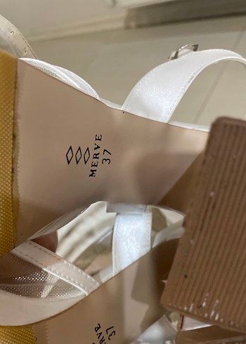 Beyaz Fiyonklu Dolgu Topuk Kadın Abiye Ayakkabı - Görsel 2