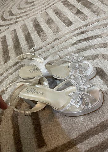 Beyaz Fiyonklu Dolgu Topuk Kadın Abiye Ayakkabı - Görsel 3