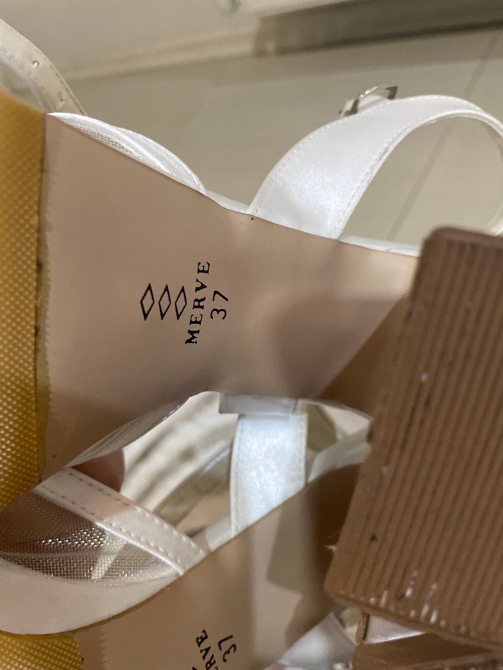 Beyaz Fiyonklu Dolgu Topuk Kadın Abiye Ayakkabı - Görsel 2