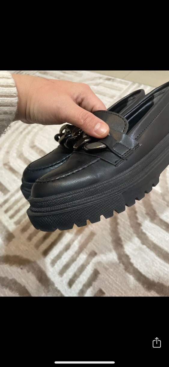 Zincir Detaylı Siyah Deri Topuklu Kadın Loafer - Görsel 2