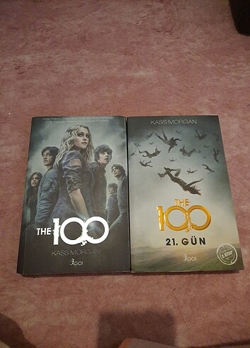 The 100 Serisi ilk 2 kitap
