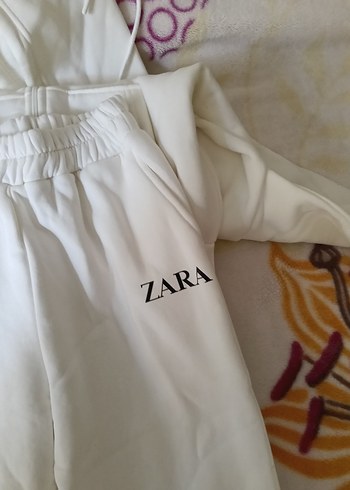 Zara Beyaz Kapusonlu Esofman Takimi