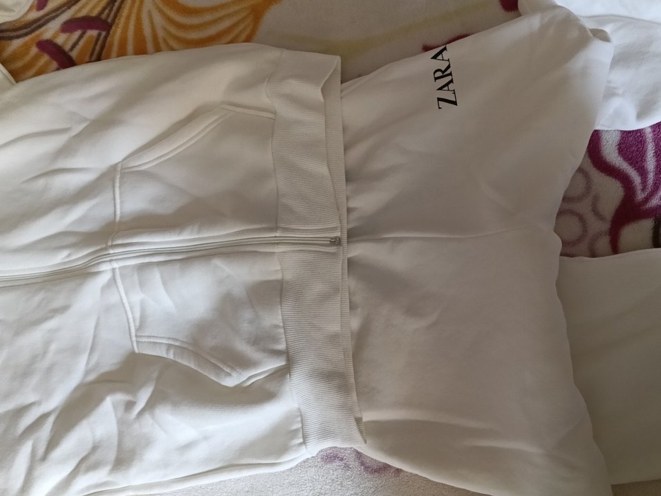 Zara Beyaz Kapüşonlu Eşofman Takımı — görsel 2/3