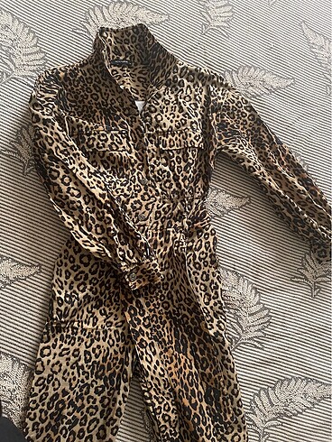 Likralı leopar tulum
