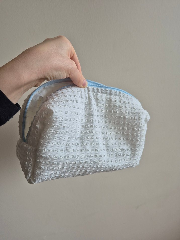 Beyaz Fermuarlı Kadın Makyaj Çantası - Görsel 4