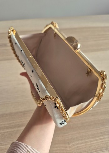 Zincir Detaylı Beyaz Nakışlı Kadın Portföy Çanta - Görsel 5