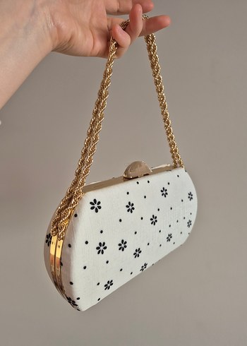 Zincir Detaylı Beyaz Nakışlı Kadın Portföy Çanta - Görsel 2